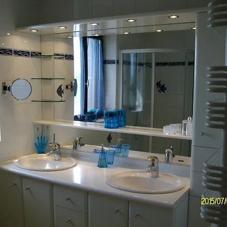 Au Caprice Du Mont فندق مبيت وإفطار 3*